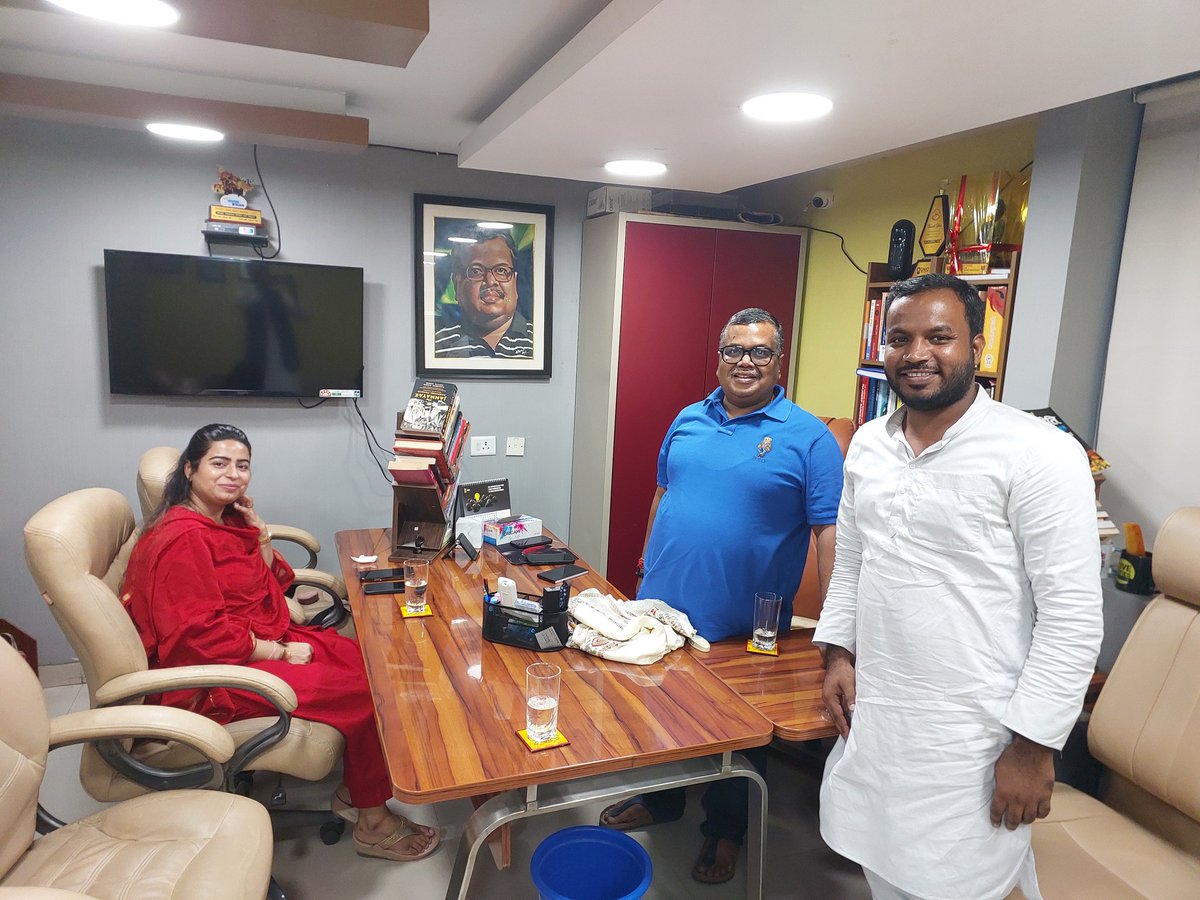 Mnalam521's tweet photo. Irfan jamiawala भाई के साथ @Gyaneshwar_Jour जी से Artical 341 एवं मुस्लिम के साथ पासमंदा एवं अंसारी आबादी के मुद्दे पर चर्चा हुई बात चीत सार्थक रहा है अगली मीटिंग मे बातें और खुल कर सामने आयेगी...!
भरे झोली तुम्हारी तो दे हिस्सेदारी हमारी! https://t.co/oIMUjoS1hm