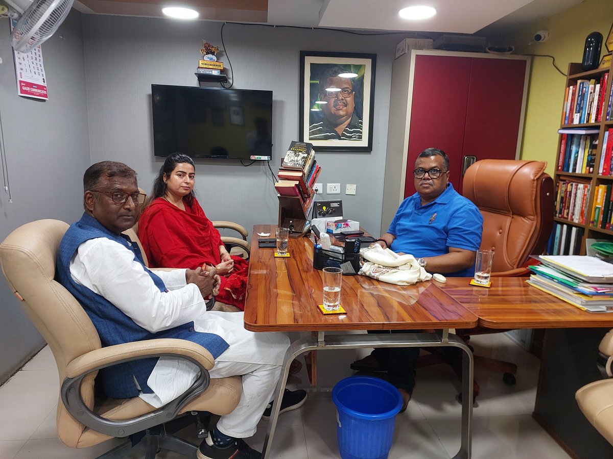 Mnalam521's tweet photo. Irfan jamiawala भाई के साथ @Gyaneshwar_Jour जी से Artical 341 एवं मुस्लिम के साथ पासमंदा एवं अंसारी आबादी के मुद्दे पर चर्चा हुई बात चीत सार्थक रहा है अगली मीटिंग मे बातें और खुल कर सामने आयेगी...!
भरे झोली तुम्हारी तो दे हिस्सेदारी हमारी! https://t.co/oIMUjoS1hm