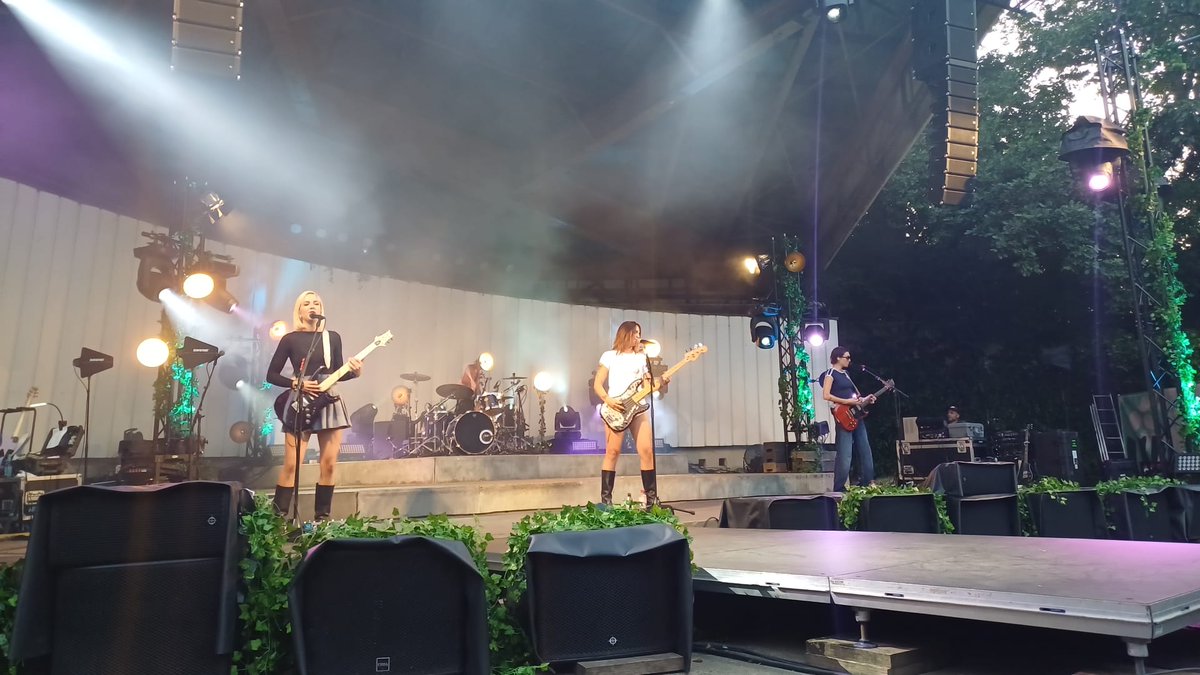 pacomayo's tweet photo. Been in Hamburg to ser The Beaches..what a Group. Thanks Girls!!! https://t.co/VjcnArp6gy