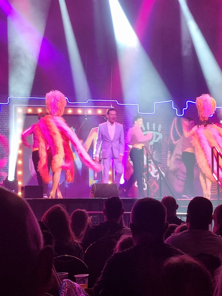 masterpotter66's tweet photo. @StephenMulhern is truely a master of his craft. Amazing host and all round good guy. Another great show which was packed out front to back at @Butlins #butlinsbognor https://t.co/6n84vSTck9