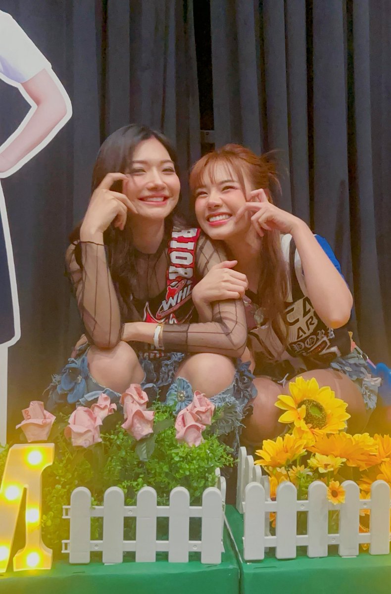 niratrann's tweet photo. NamBenz 💛💚
"B•Friend Last EP. Fan Meeting" 🏡✨
@Waternamj7 @benzthipp
#BFriendLastEPFanMeeting
#BFriendSeries
#waternamj #benzthip #nb #nambenz #nambenznb #idxentertrainment #couple
#idx #bfriend
#gl #girllovethailand #thaigirllove
#couplegirllove #bfriendvietnamfc https://t.co/cEOOYYKcjM