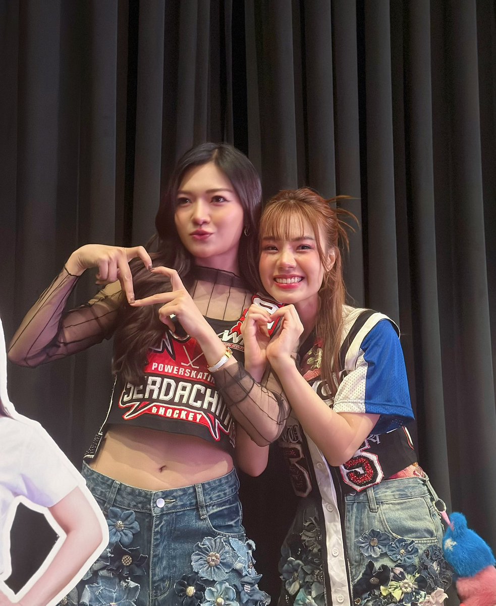 niratrann's tweet photo. NamBenz 💛💚
"B•Friend Last EP. Fan Meeting" 🏡✨
@Waternamj7 @benzthipp
#BFriendLastEPFanMeeting
#BFriendSeries
#waternamj #benzthip #nb #nambenz #nambenznb #idxentertrainment #couple
#idx #bfriend
#gl #girllovethailand #thaigirllove
#couplegirllove #bfriendvietnamfc https://t.co/cEOOYYKcjM