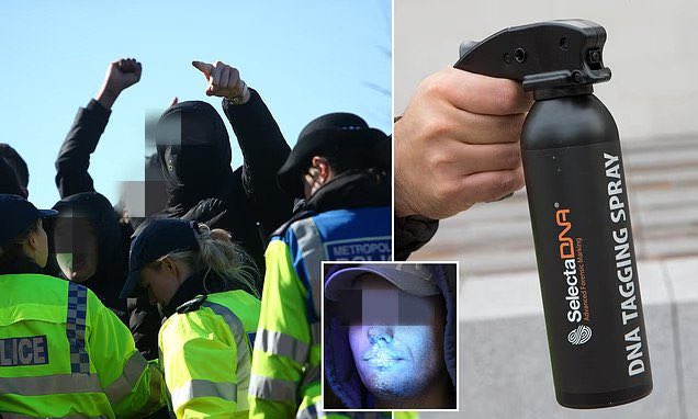 🏴󠁧󠁢󠁥󠁮󠁧󠁿 The English Football Supporters’ Association (FSA) has been quick to condemn a move announced by police in the country to use an invisible ‘tagging spray’ on football fans.

Police have stated that, from this season, officers will be equipped with 'SelectaDNA' sprays. The