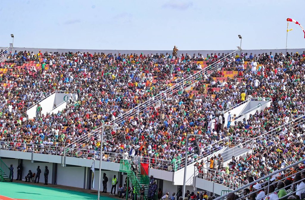 AfricaFactsZone's tweet photo. Burkina Faso reopens the August 4th Stadium after renovation.

Samuel Eto’o, Emmanuel Adebayor, Taye Taiwo, Alex Song, Seydou Keita, Charles Kaboré, Alain Traoré and El Hadji Diouf all played in the charity game at the ceremony. https://t.co/HVz3PV0LI9