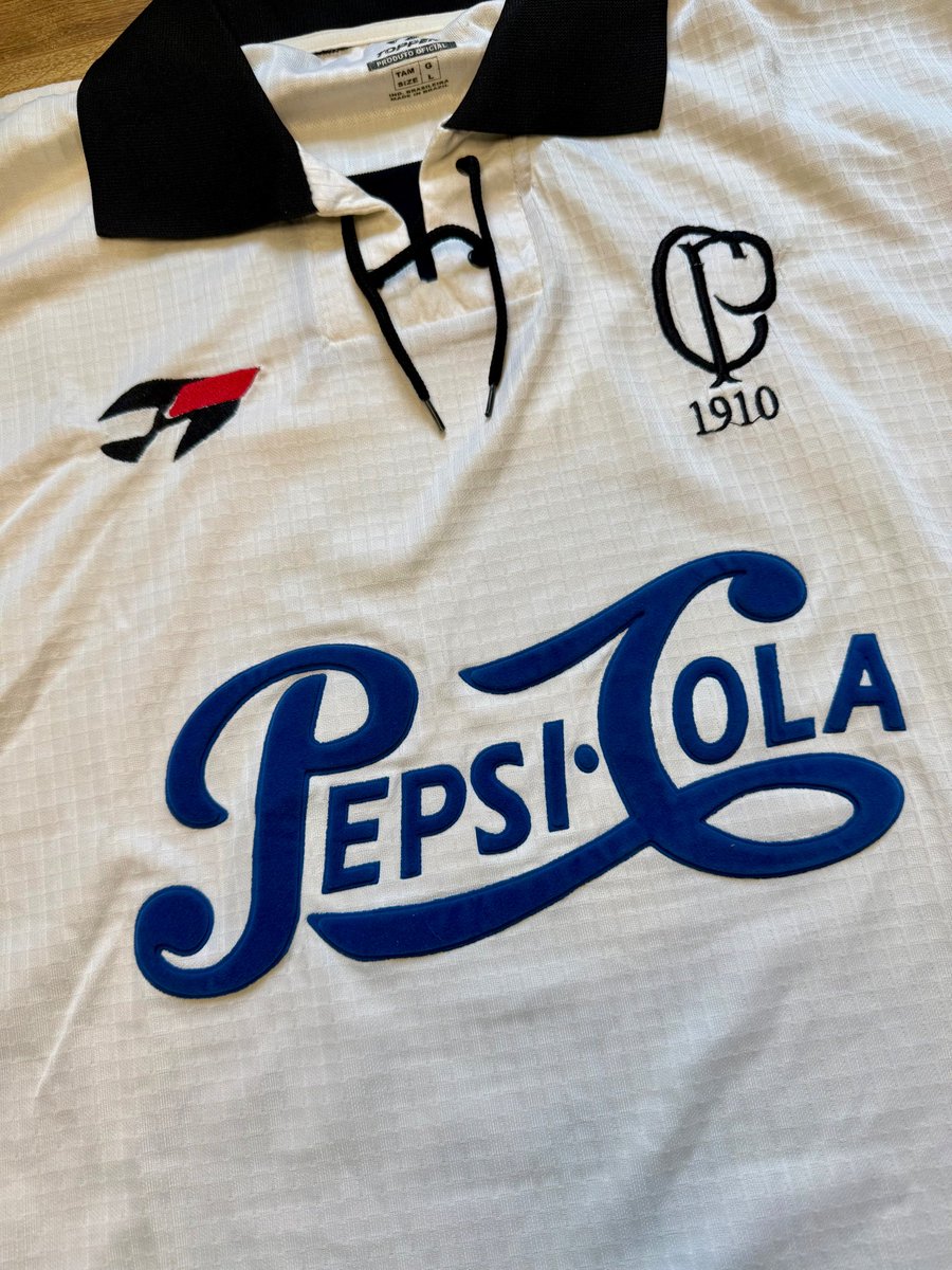 Corinthians 2000 90 year anniversary club World Cup shirt by Topper🇧🇷

No words needed for this one, just look at it😍

Lace up collar✅
Beautiful sponsor✅
Classic collar and sleeve trim✅

Maybe the best shirt I’ve had through the door all year?🔥

#corinthians #brazil