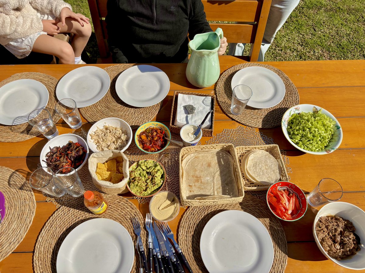 Domingo de tacos&amp;burritos al sol. 
Hice un escabeche de chiles escandaloso de rico (y de picante)