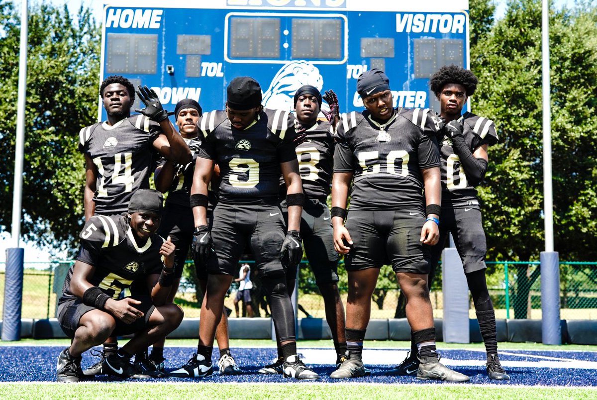 Slight luh photoshoot w my 26 burddas🤞🏾🤞🏾#ALLIN