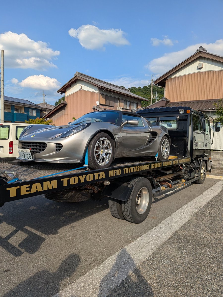 THirase3's tweet photo. On Saturday I went to Nagoya to pick up my friend's cool car by my car carrier.
#ロータスエリーゼ
#スーパーチャージャー
#220ps https://t.co/BtHc2hGuex