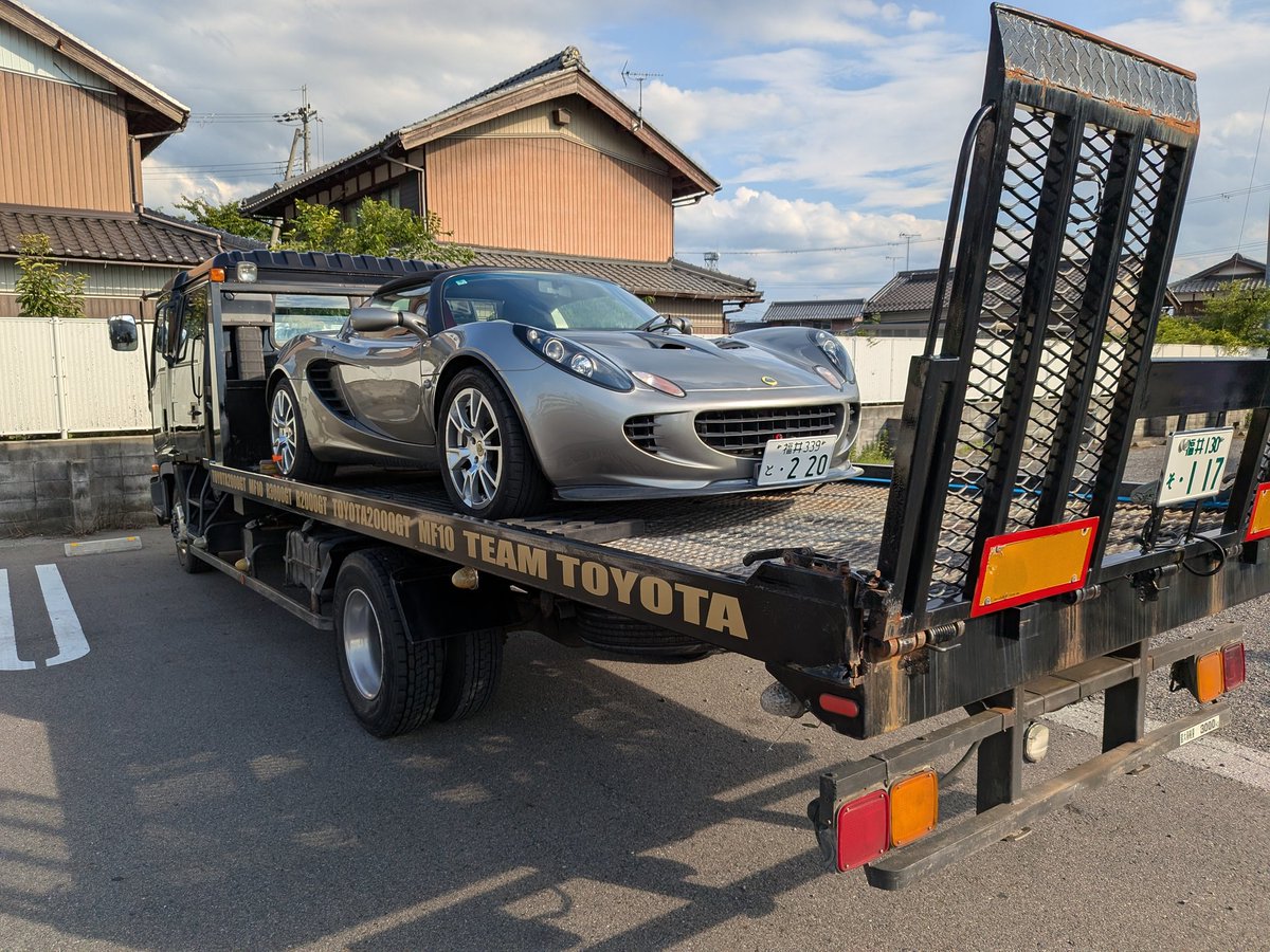 THirase3's tweet photo. On Saturday I went to Nagoya to pick up my friend's cool car by my car carrier.
#ロータスエリーゼ
#スーパーチャージャー
#220ps https://t.co/BtHc2hGuex