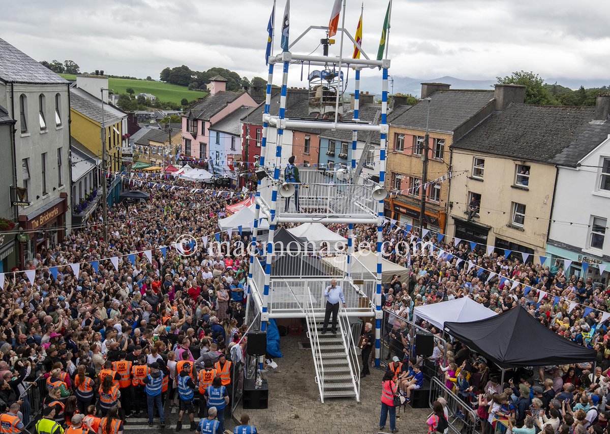 MACMONAGLE's tweet photo. #puckfair Thousands of locals and tourists watch on as ‘King Puck’ is crowned by Robyn O'Shea, Queen of Puck Fair in Killorglin, County Kerry on Sunday evening while Sean O'Se who has been singing 'Puc Ar Bhuile' for over 50years performs once again.
Photos: Don MacMonagle https://t.co/a0PL74nPNj