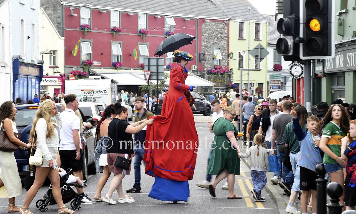 MACMONAGLE's tweet photo. #puckfair Thousands of locals and tourists watch on as ‘King Puck’ is crowned by Robyn O'Shea, Queen of Puck Fair in Killorglin, County Kerry on Sunday evening while Sean O'Se who has been singing 'Puc Ar Bhuile' for over 50years performs once again.
Photos: Don MacMonagle https://t.co/a0PL74nPNj