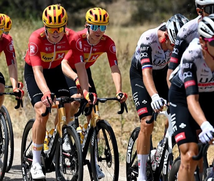 Until his career-threatening leg fracture in the E3 Saxo Classic 2023, Anders Skaarseth was guaranteed in every Uno-X Mobility team selection for the biggest races.

Wonderful to see Anders back as an extremely strong and versatile world-class road captain.

Grand Tour-ready.
