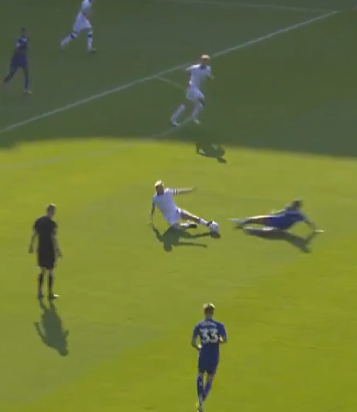 Another amazing call from the shit cunts that call themselves EFL referees.
#Swfc