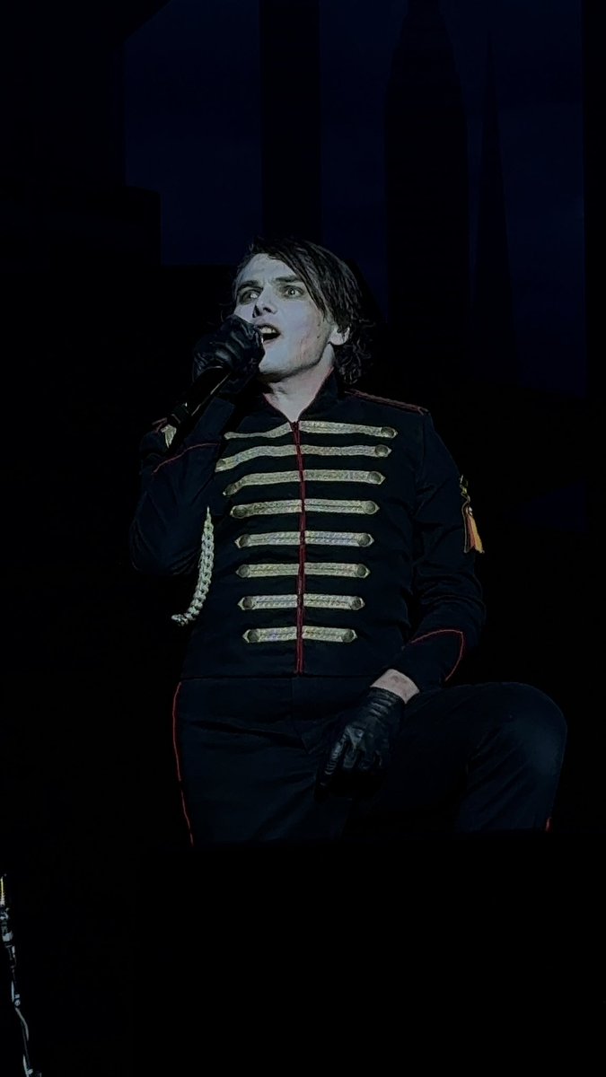 evermoretrees's tweet photo. #mcrnj https://t.co/6XSAQnMfio