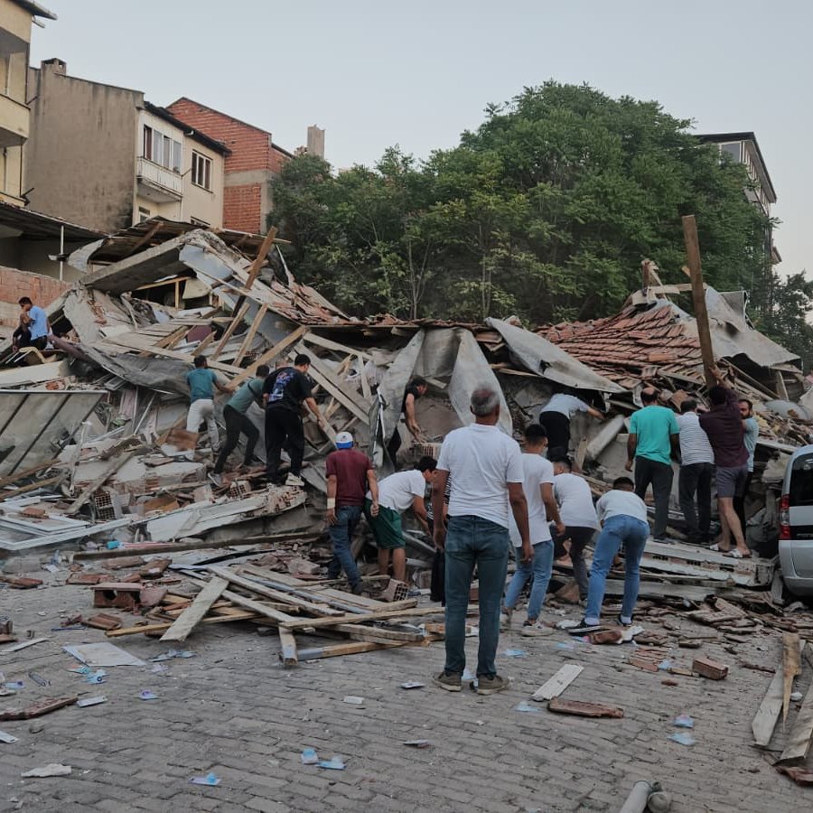 SON DAKİKA | Balıkesir Sındırgı Belediye Başkanı Sak:

"İlçemizde 10 binada yıkım meydana geldi. Bazı bölgelerden haber alamıyoruz."