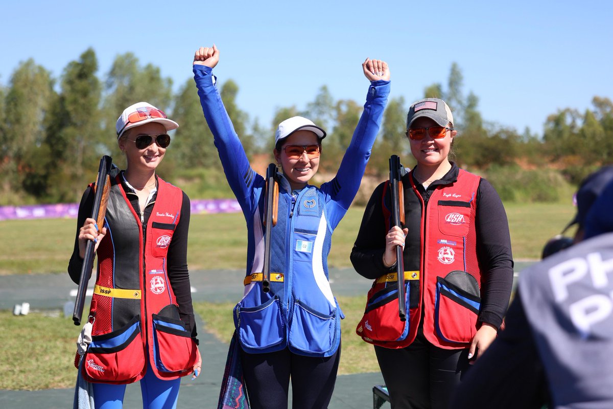 COGuatemalteco's tweet photo. ¡CAMPEONA! 🥇🥇🎊
Qué bonito suena... Emily Padilla le da a Guatemala su primera medalla de oro en estos Juegos Panamericanos Junior en Asunción.  🇬🇹💪🏻

💥 La abanderada de nuestra delegación se consagra monarca continental en el evento de skeet, en tiro con armas de caza. Gracias por hacernos vivir la pasión por Guatemala con esta actuación única. 👏🏻👏🏻

#GuatemalaEnAsunción #ASU2025 #Skeet #Oro