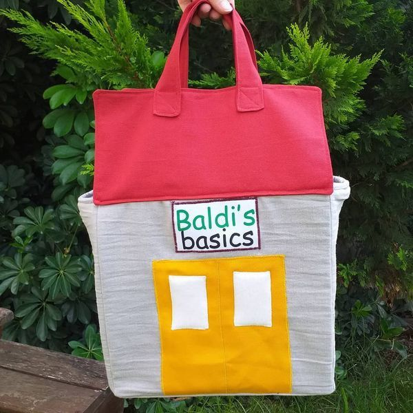 castorencavale's tweet photo. what the fuck i need this bag https://t.co/lj0gUyG878