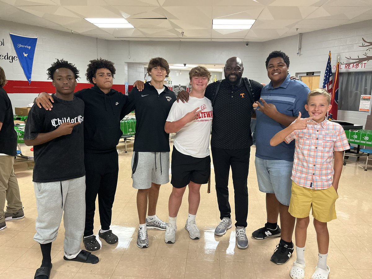 Tina Lee tweet media