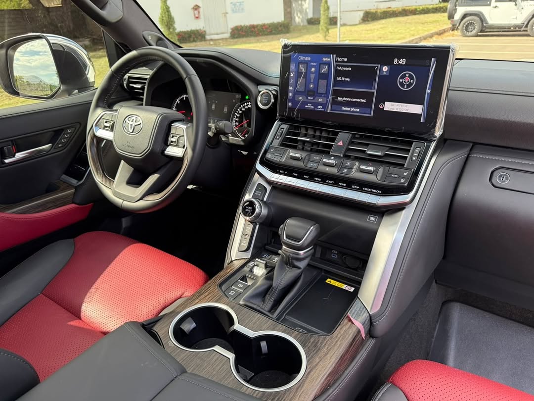 nocarcontext's tweet photo. Toyota sahara LC 300 VXR AEROKIT 🤍🤍 https://t.co/5NtrbpR3AM
