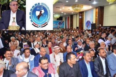 كل واحد يحكّـــم عــقلـــه الـــواعــي 
قد قريــتوا رسالـــة قايــــد الثـــورة 

خلوا البعسســـة ذي مـــالها داعــــي 
قبل ما تنتبش مـــن كل مـــاصـــورة 

قد فشل صاحب الــذرّي والاشــعاعي
و شكلكـــم كلكـــم با تـــدخلــوا دورة

صقر اللاحجي
#اليمن