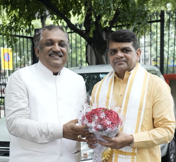 Prof. Shrinivasa Varakhedi, <a href="/shrivarakhedi/">shrinivasa varakhedi</a> Vice Chancellor of the Central Sanskrit University, <a href="/CentralSanskrit/">CENTRAL SANSKRIT UNIVERSITY</a> warmly felicitated Prof. Shiv Shankar Mishra, the newly appointed Vice Chancellor of Maharshi Panini Sanskrit Evam Vedic Vishwavidyalaya <a href="/PaniniEvam/">MAHARSHI PANINI SANSKRIT EVAM VEDIC VISHWAVIDYALAY</a> in the capital.