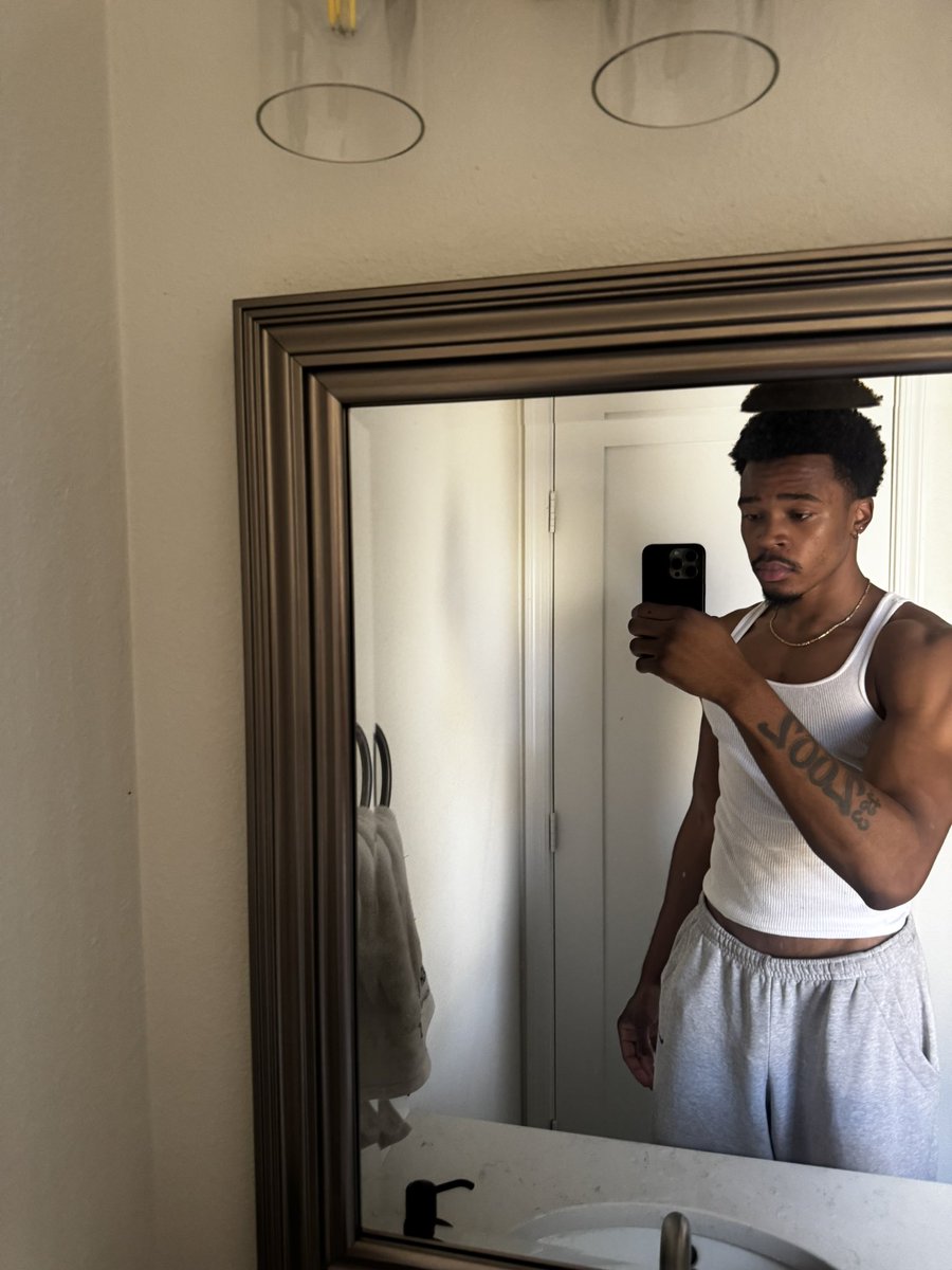 𝔻𝕖𝕧𝕚𝕠𝕟 :) (@deetruth02) on Twitter photo 