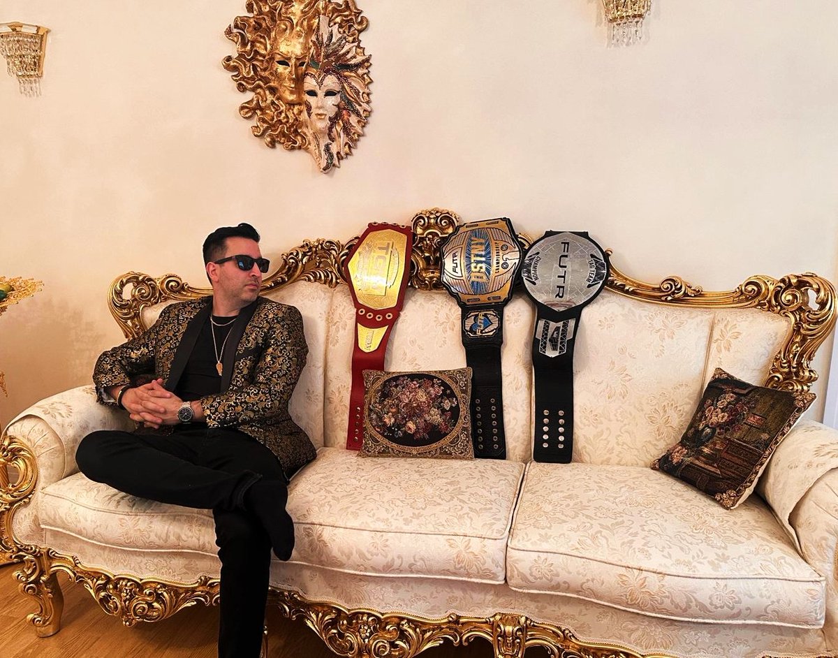 Chillin with the homies 💫

#sashiscash #wrestling #star #champion