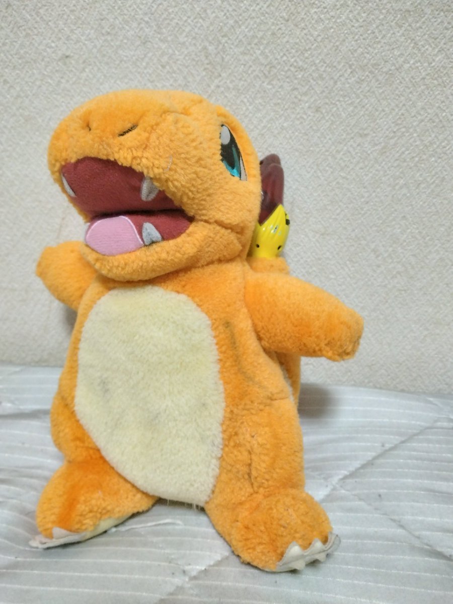 ポケモン x マクドナルド McDonald's Pokemon TCG Happy Meal reveals Charizard