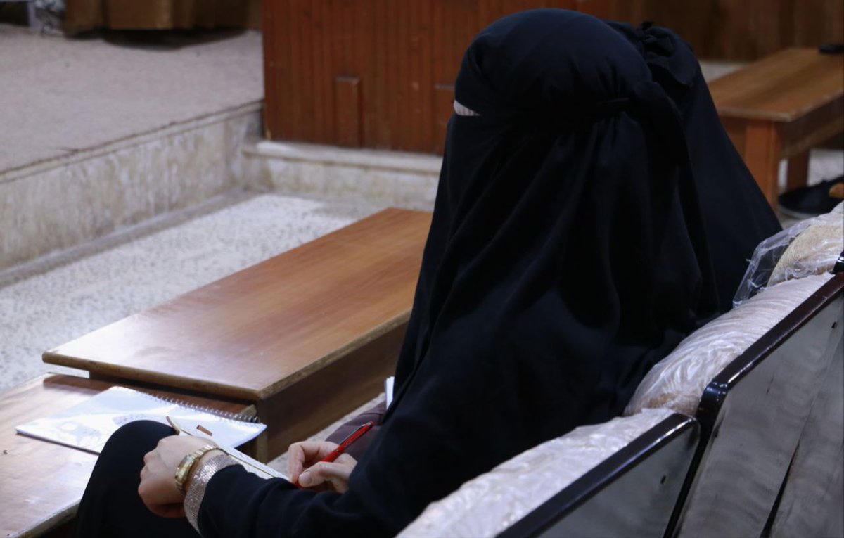 جانب من المحاضرات الأكاديمية لطلبة الدراسات العليا (مرحلة الماجستير) في كلية الآداب والعلوم الإنسانية بجامعة إدلب، حيث يتجسد السعي العلمي في أروقة المعرفة.

#الجمهورية_العربية_السورية
#وزارة_التعليم_العالي_والبحث_العلمي
#جامعة_إدلب