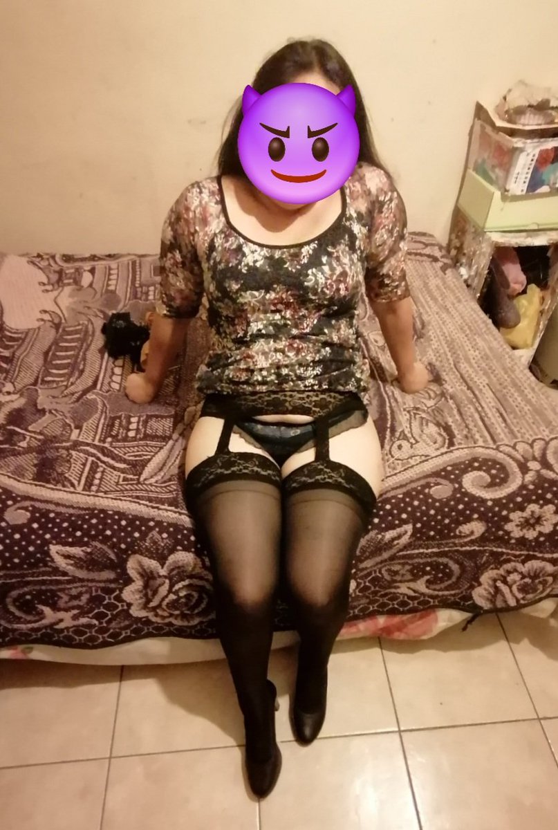 Parejasur4040's tweet photo. Siguiendo con la sesión se esta poniendo mejor. Opiniones acerca de ella quiere saber que piensan den rt y corazones para que siga adelante https://t.co/whdp84y0kf