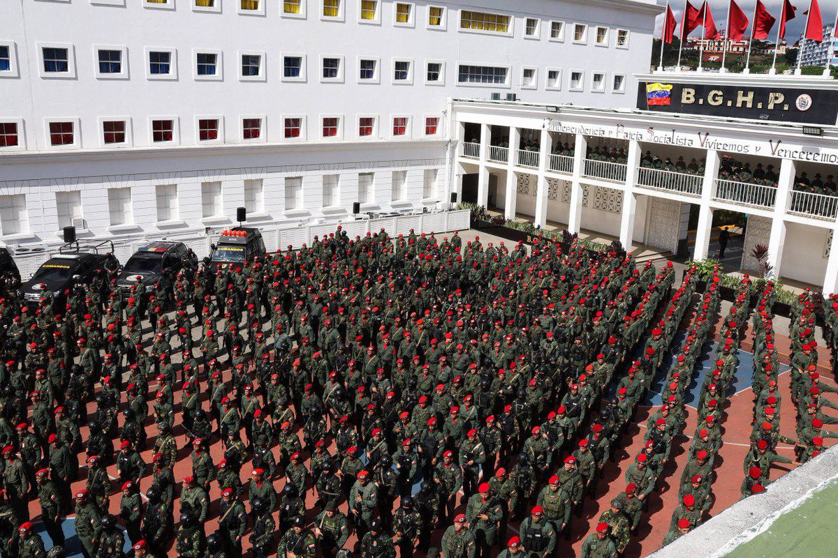 OrlenysOV's tweet photo. Quebrar la unidad y la lealtad de la Fuerza Armada Nacional Bolivariana con la Revolución Bolivariana y el Gobierno Bolivariano, siempre ha sido el sueño húmedo de la derecha rancia nacional e internacional.

El resultado siempre ha sido el cierre de filas y más unidad. https://t.co/K4DVajtofE