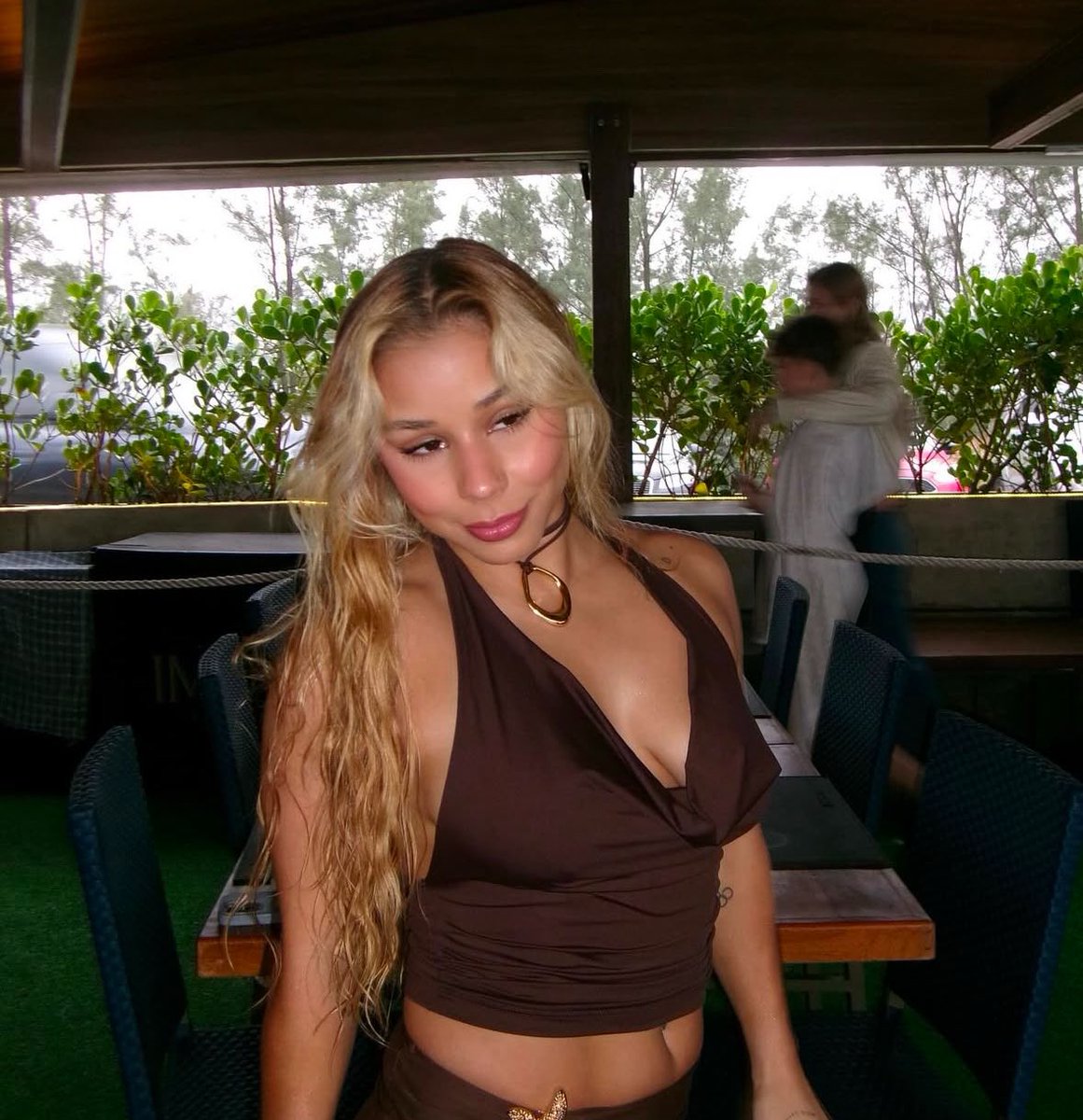 A flavinha é linda, mas tem peito caído