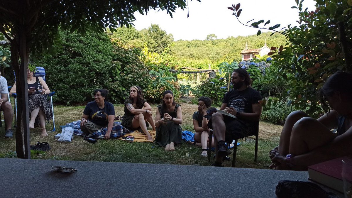 Al día siguiente, por la tarde, continuamos comentando «El puente de Khazad-Dûm». Un debate “precipitado” que nos lanzó, lógicamente, a cuestionarnos la naturaleza de los Balrogs  💚

#jrrtolkien <a href="/SocTolkien/">S.Tolkien Española</a> #smialmontaraz #clubdelectura