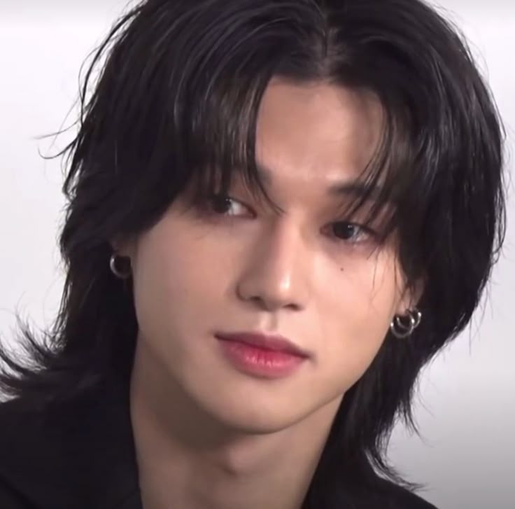 lalalisawoo's tweet photo. real life                               anime https://t.co/1qPLwxkxTd