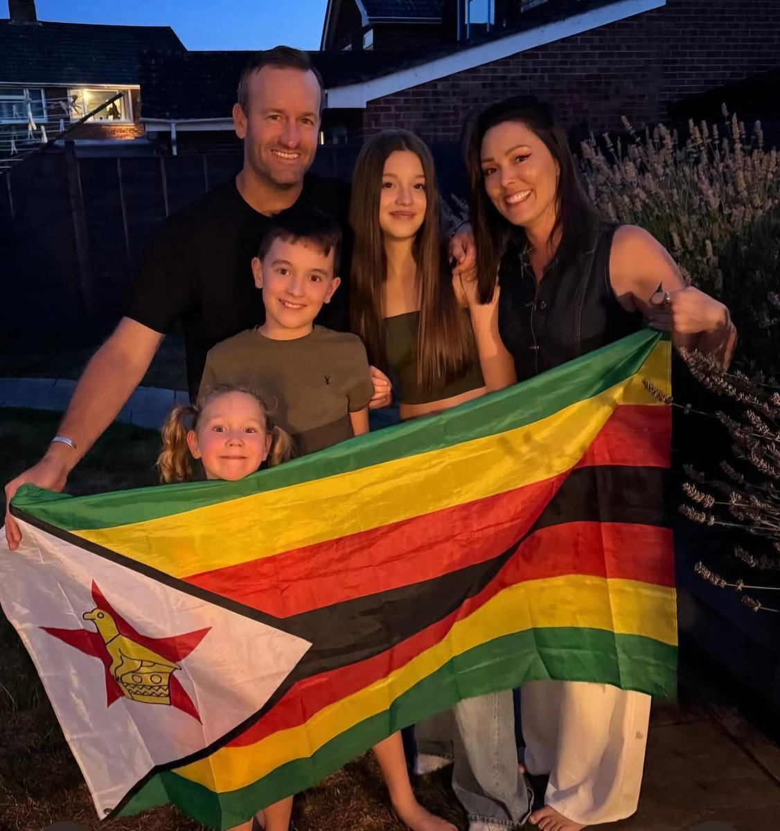 Zimbabwe Cricket legend based in the UK, Sean Ervine, is relocating back home after 20 years. 

"After 20 unforgettable years in the UK, our family is heading back to Zimbabwe to start a new chapter," said Ervine.