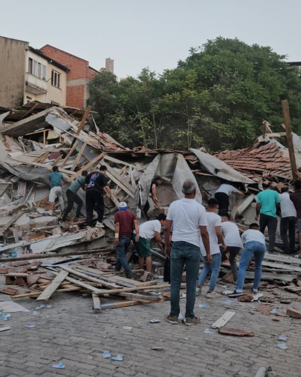 Balıkesir’de meydana gelen 6,1 büyüklüğündeki depremden etkilenen tüm vatandaşlarımıza geçmiş olsun.

Rabbim ülkemizi her türlü felaketten korusun, yaralılara acil şifalar ihsan eylesin.

Dileğimiz; can ve mal kaybının yaşanmaması ve bir an önce gerekli deprem önlemlerinin