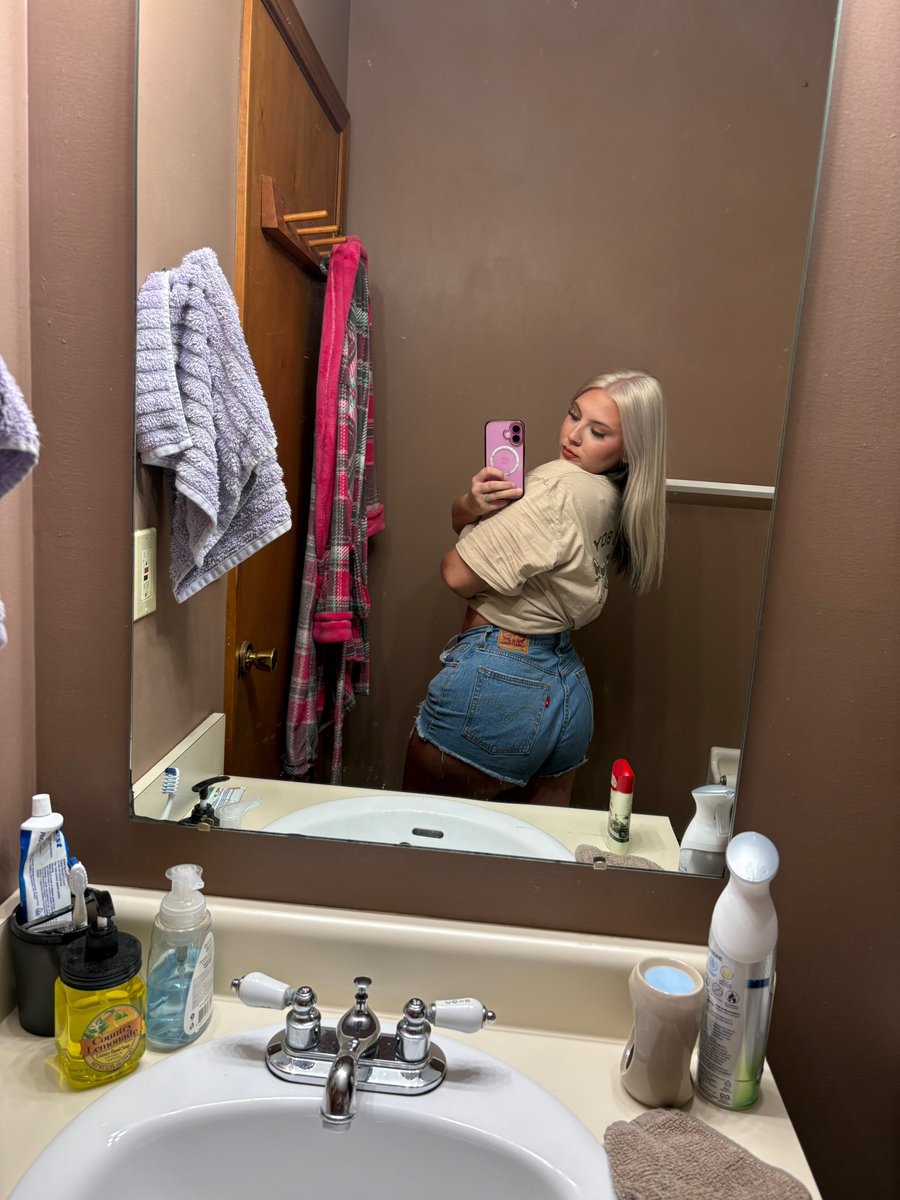 urfaveblonde112's tweet photo. https://t.co/h6NLStcwlw https://t.co/5fr6bHtkbS