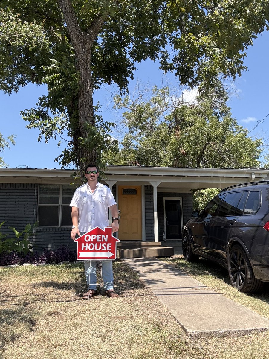 JayChapmanRE's tweet photo. We’re open here at 4408 Mount Vernon Drive!

Come by today from 1 PM-3 PM to check out this great home in South Austin listed at $475k

#atxrealestate #openhousesunday #atxrealtor #austin #atx https://t.co/BPNwZq1fIY