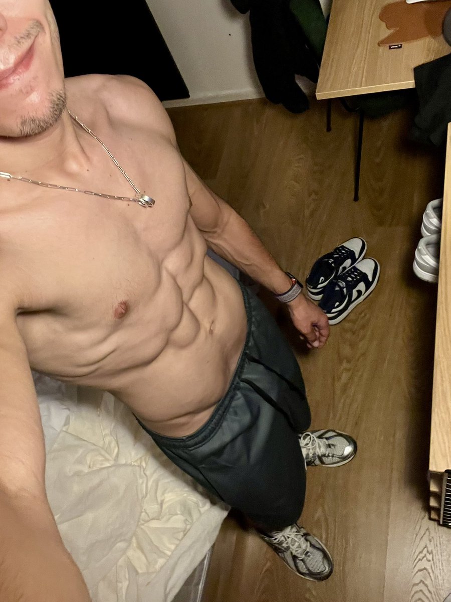 Histoire de vous montrer quelques paires 

#kiffeur #survet #tn #gay #scally #kiffeurtn #sportswear #twink