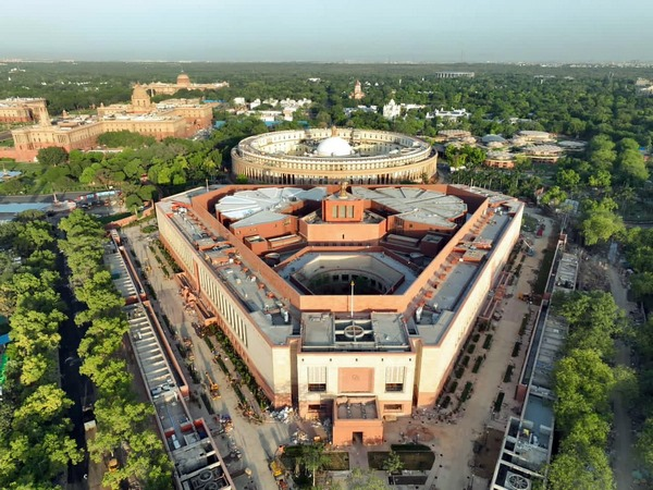 ani_digital's tweet photo. JPC on 'One Nation One Election' to meet experts on Aug 11
Read @ANI Story | https://t.co/VEsNqsaneR
#JointParliamentaryCommittee #OneNationOneElectionBill #NewDelhi https://t.co/SVYb0F8w7J