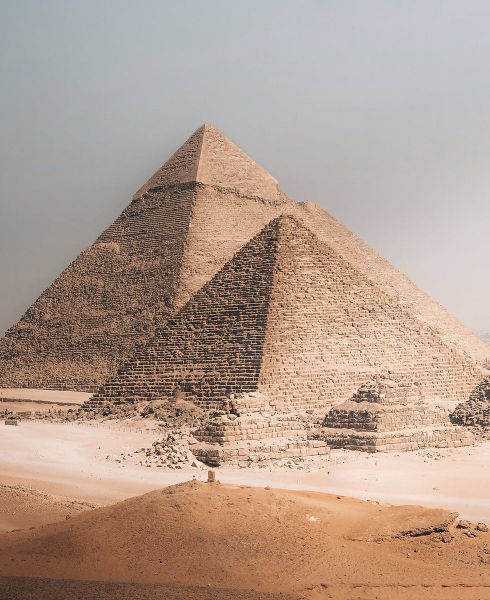 Third_Eye_Seeks's tweet photo. 👀💭 The #ancient #Egyptians were more advanced than are given credit for. The #Megalithic sites like #Elephantine island examples of near perfect structures, &amp; machined curved tip of the boxes top piece, which can’t be reproduced with chisels or bashing out with stone balls. https://t.co/sRbcMIp5Nf