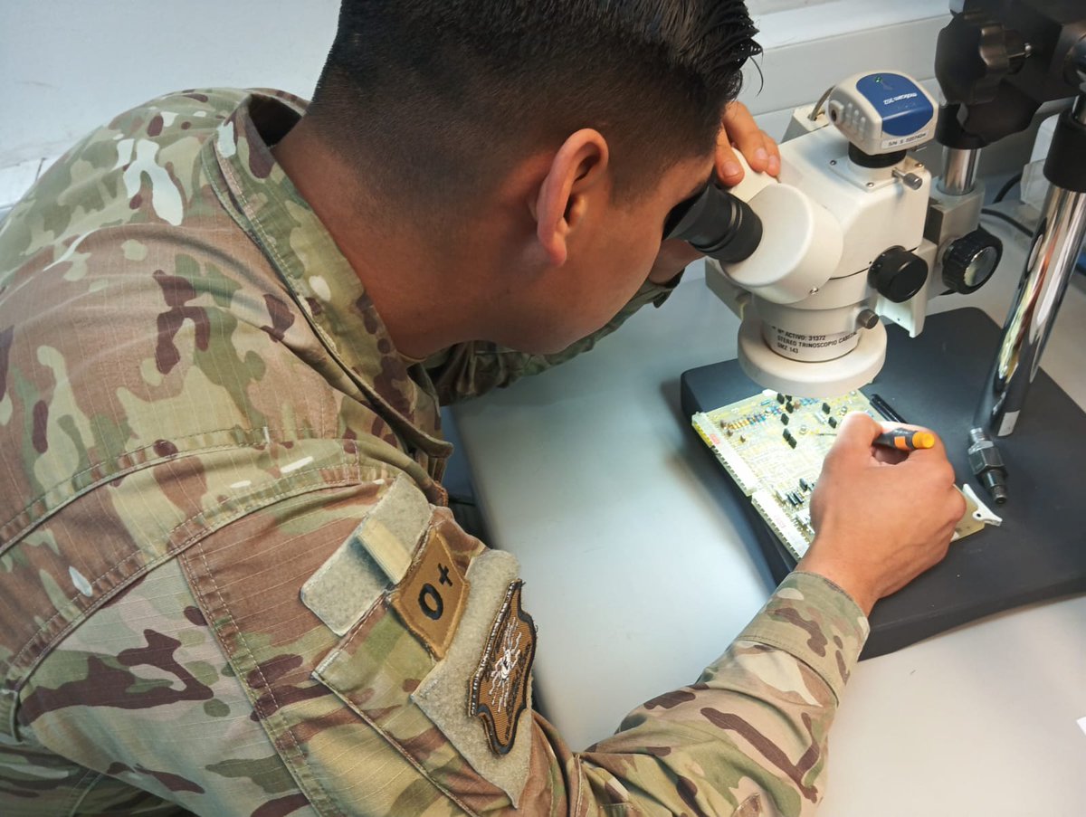 Escuela de Telecomunicaciones desarrolla por 1ra vez período práctico del Curso Básico de Suboficiales Mecánicos de Equipos de Telecomunicaciones en <a href="/FAMAE_oficial/">FAMAE</a>, con el propósito de optimizar las competencias necesarias para los futuros sostenedores de los sistemas de mando y