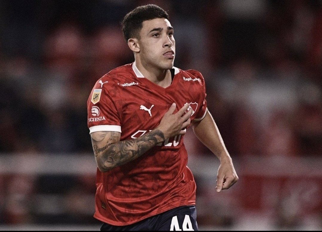 volantemixto0's tweet photo. Santiago Montiel vs River 
●Toques [51]
●Gambetas [3]
●Entradas [8]
●Duelos Ganados [12] https://t.co/u3sggygpH1