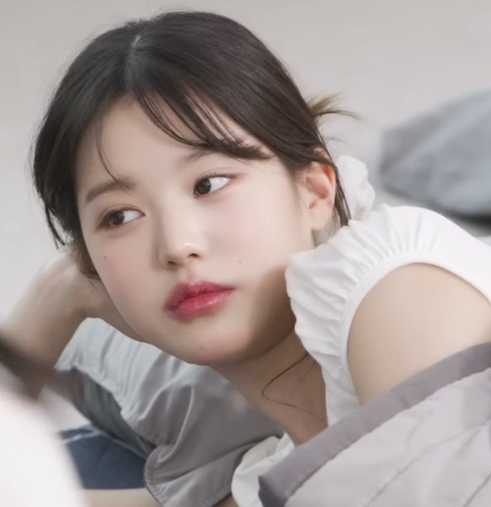 flowlyis's tweet image. ㅤ
ㅤ
Kebangun, huftt.
ㅤ
ㅤ