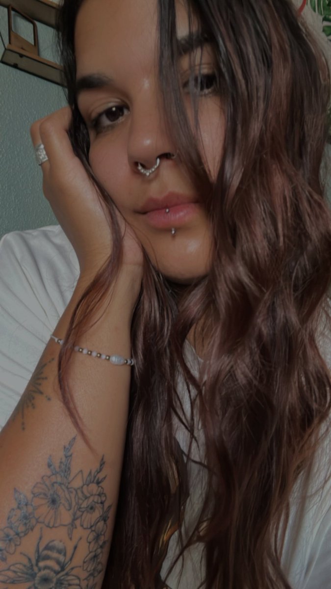 raquel_rb98's tweet photo. Lo siento, pero toda la autoestima que me quitó en estos años la estoy recuperando de golpe y… CÓMO COÑO SE PUEDE SER TAN PRECIOSA?? En serio, me estáis viendo?? 😍😍😍
Es que no sé cómo antes podía ser tan gilipollas de no darme cuenta de lo bonita que soy 🤦🏽‍♀️ https://t.co/yqwW9WkQBW