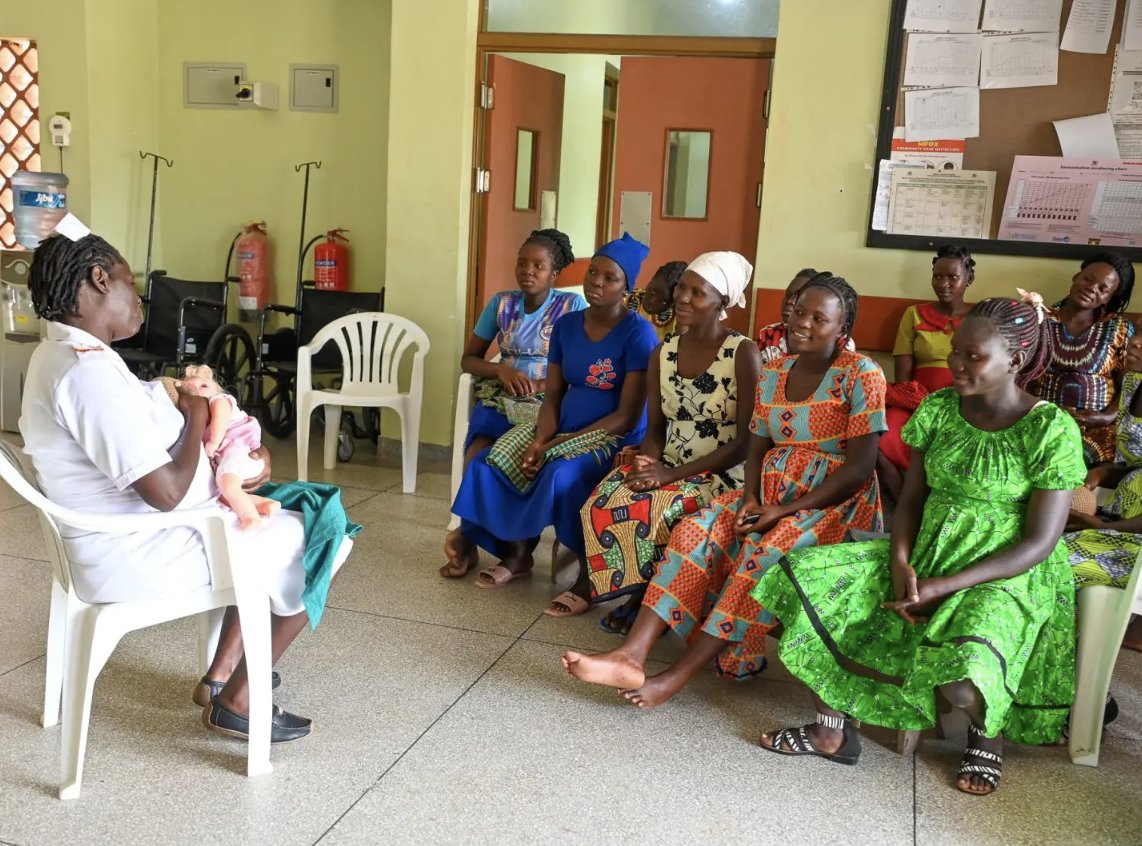 WorldVision's tweet photo. 100+ health facilities in Uganda are now baby-friendly! ๐ Informed mothers, fewer illnesses, stronger community support. This is how we #PrioritiseBreastfeeding and #CreateSustainableSupportSystems: https://t.co/wAHah8c7Rf #WBW2025 https://t.co/AXdeYaedEE