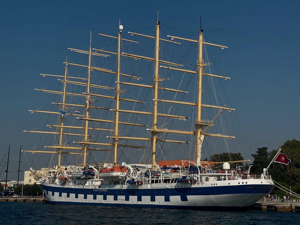 BasTwiest's tweet photo. Spotted the Royal Clipper today at Zadar! #royalclipper https://t.co/ZONQWPN0oG