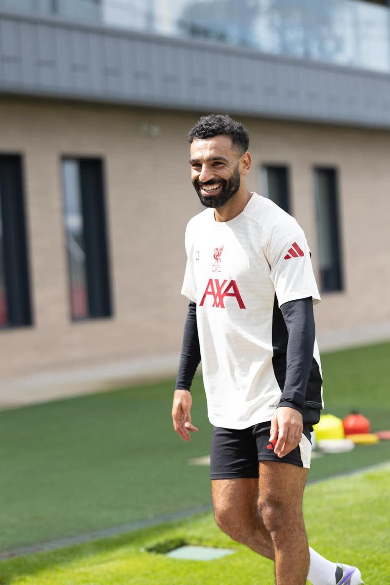 Las estrellas gozan de un altavoz para protestar y él lo ha hecho. El comunicado de la UEFA con un lamento y sin añadir más detalles  de la muerte del jugador Al Obeid necesitaba una respuesta. Y Salah se ha mojado.