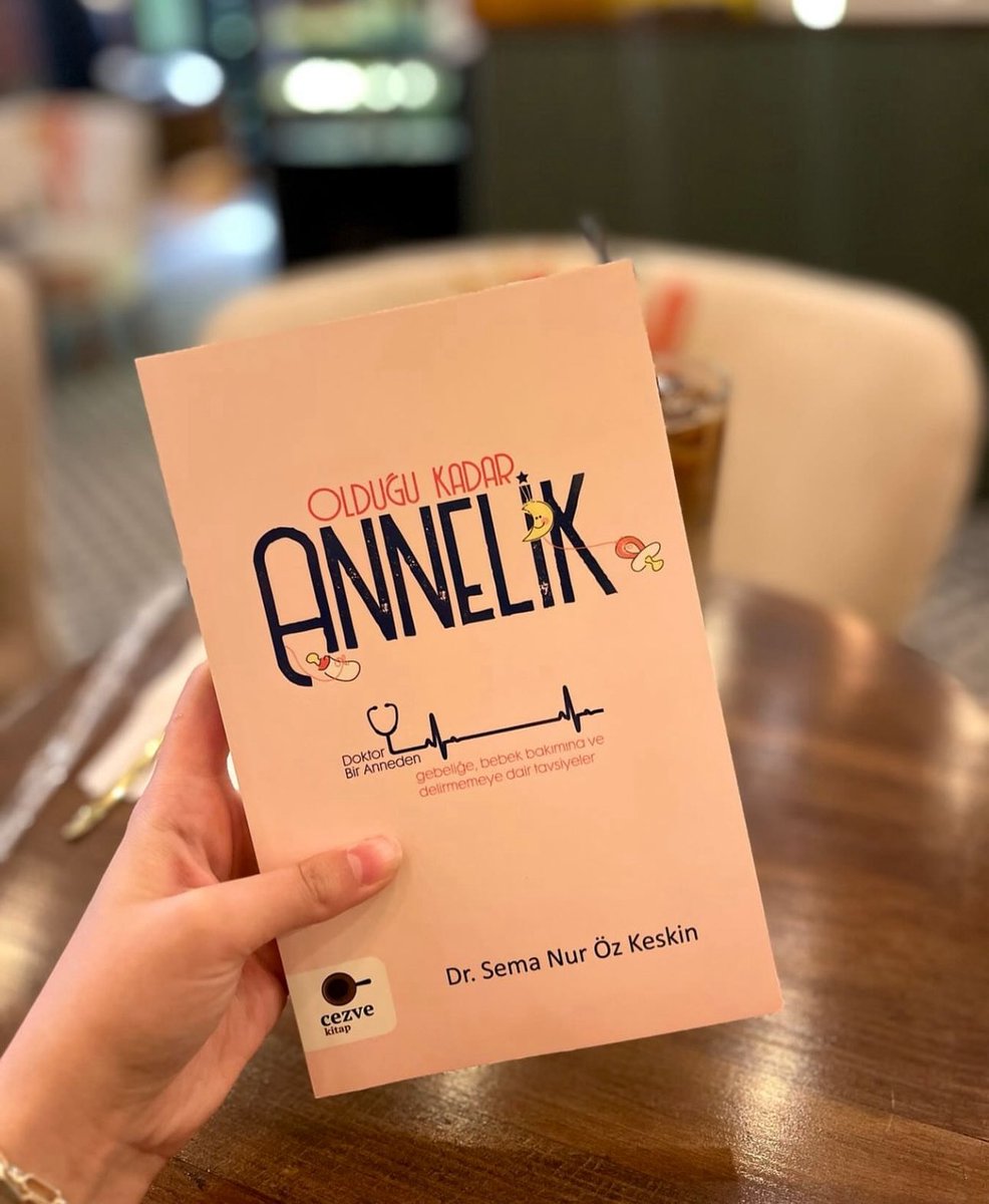 Anne olunca her şey kendiliğinden yoluna girecek sandık, değil mi? Bebek bakımı ve annelik süreci, içgüdülerin yanı sıra teknik bilgi de gerektiriyor. İşte bu yüzden, bu kitapla bilinmezlik içinde kaybolmak yerine, süreci daha bilinçli bir şekilde yönetmeyi öğrenebilirsiniz. 🌿