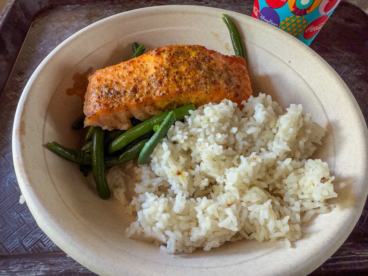 CoreyWDW's tweet image. Upstairs at Columbia Harbour House is still one of my favorite spots. This Maple-Mustard glazed salmon is pretty good too!